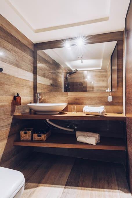 The Repose Aesthetic Apt. R2 Apartment Heraklion  ภายนอก รูปภาพ
